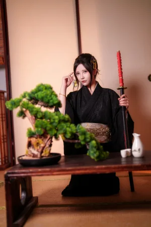 抱走莫子《未亡人太太》主题写真：65张全套美图，含13个视频