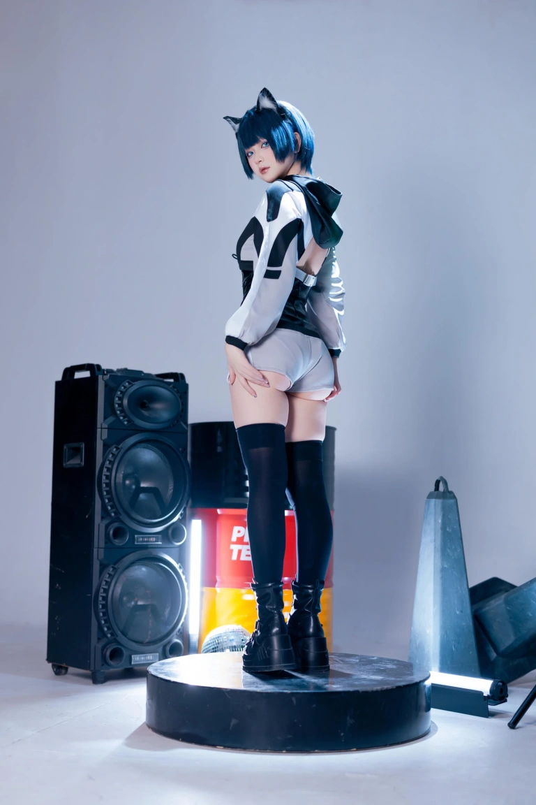 屿鱼《手办动作参考》主题写真：76张全套美图