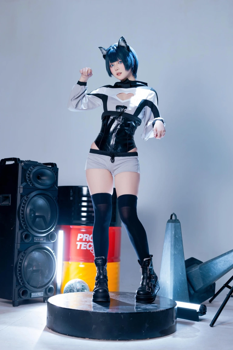 屿鱼《手办动作参考》主题写真：76张全套美图