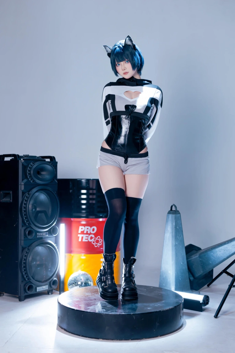 屿鱼《手办动作参考》主题写真：76张全套美图