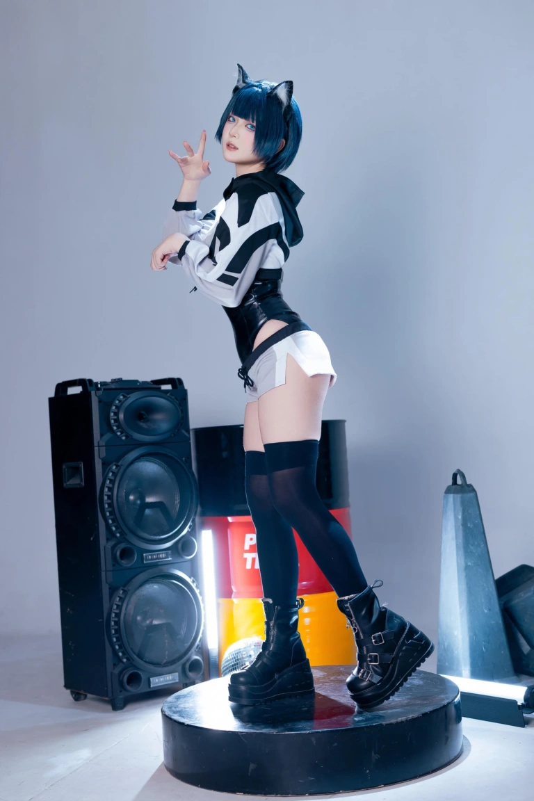 屿鱼《手办动作参考》主题写真：76张全套美图