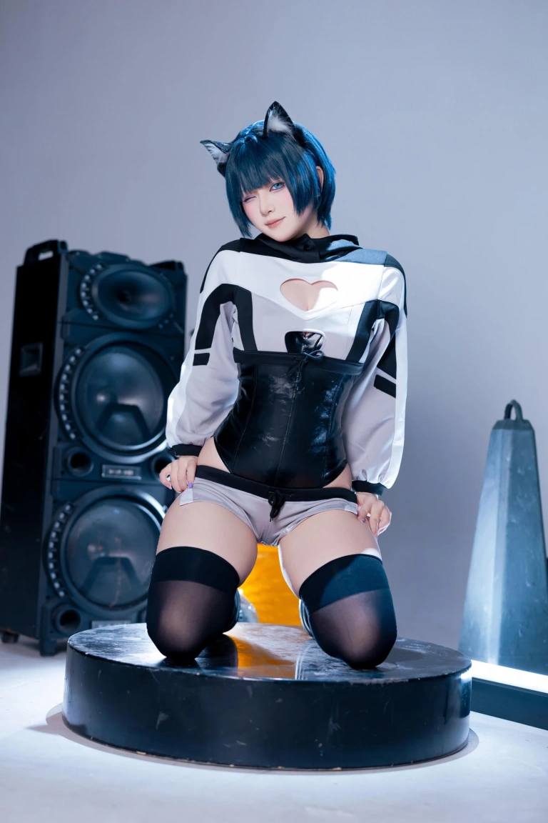 屿鱼《手办动作参考》主题写真：76张全套美图