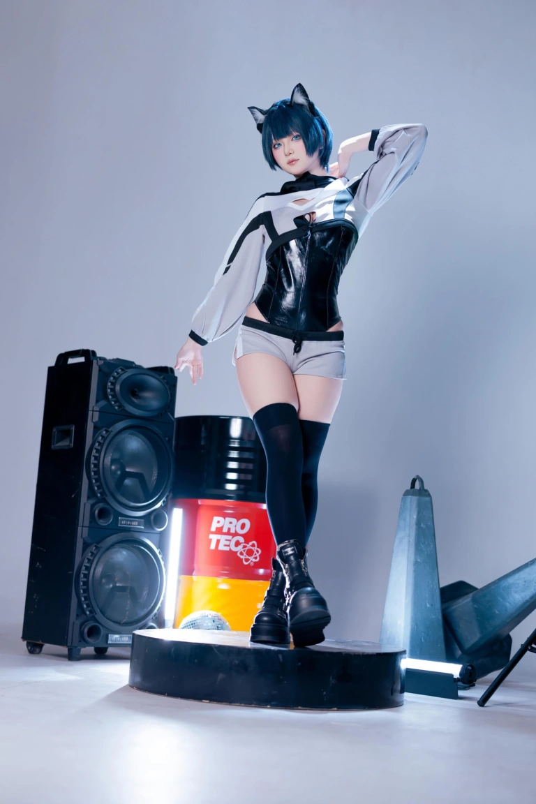 屿鱼《手办动作参考》主题写真：76张全套美图