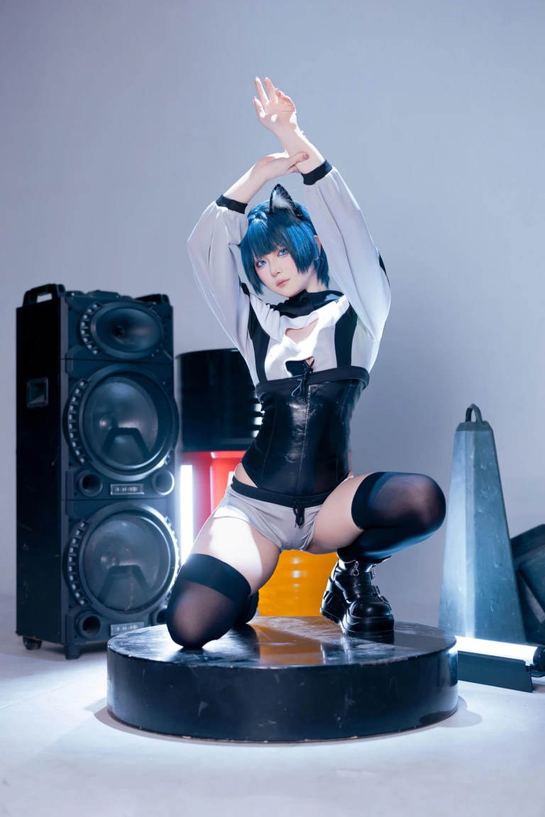 屿鱼《手办动作参考》主题写真：76张全套美图