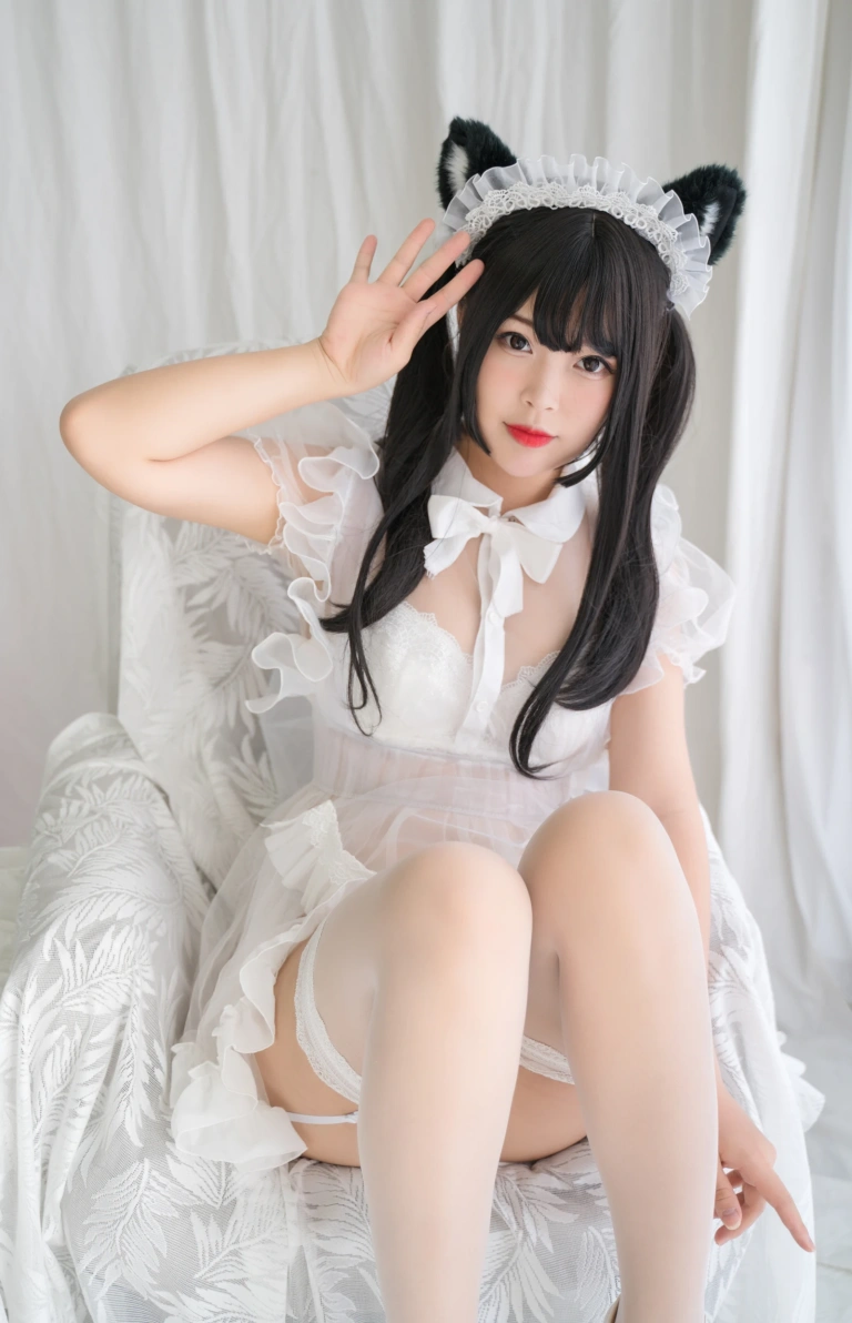 白烨《白猫透明女仆》主题写真：88张全套美图，含8个视频
