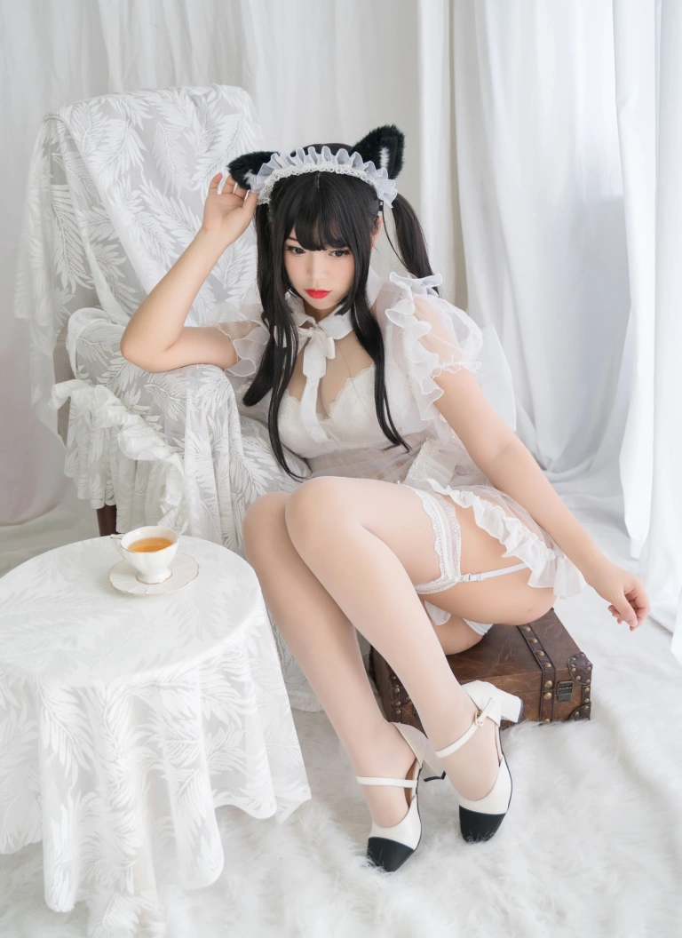 白烨《白猫透明女仆》主题写真：88张全套美图，含8个视频