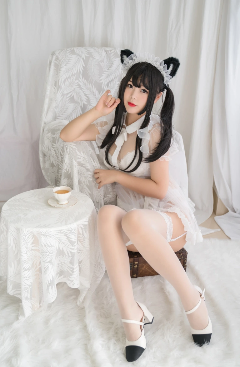 白烨《白猫透明女仆》主题写真：88张全套美图，含8个视频