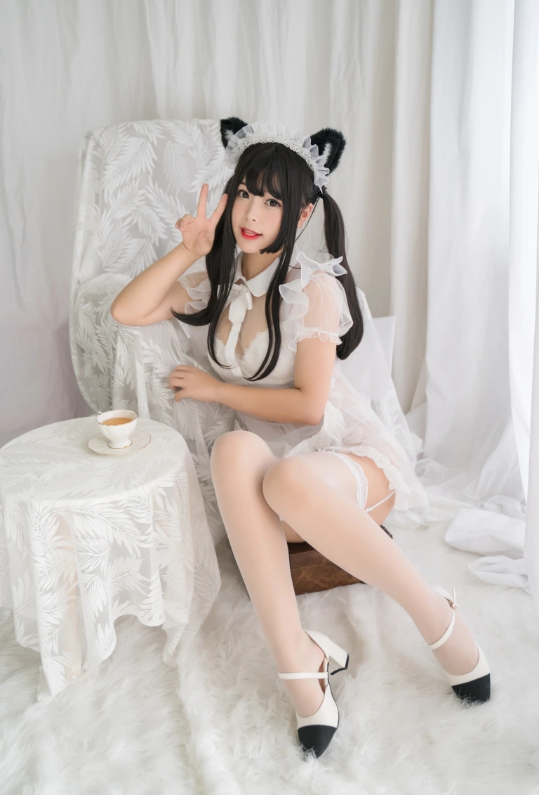 白烨《白猫透明女仆》主题写真：88张全套美图，含8个视频