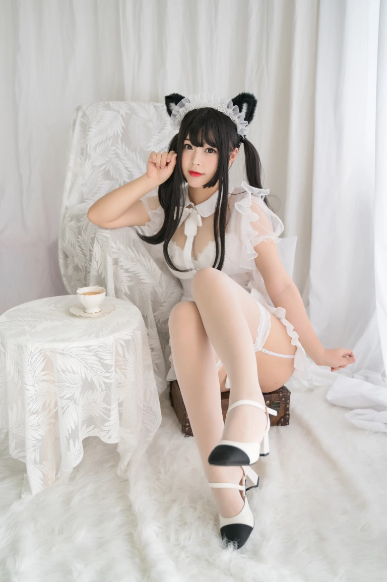 白烨《白猫透明女仆》主题写真：88张全套美图，含8个视频