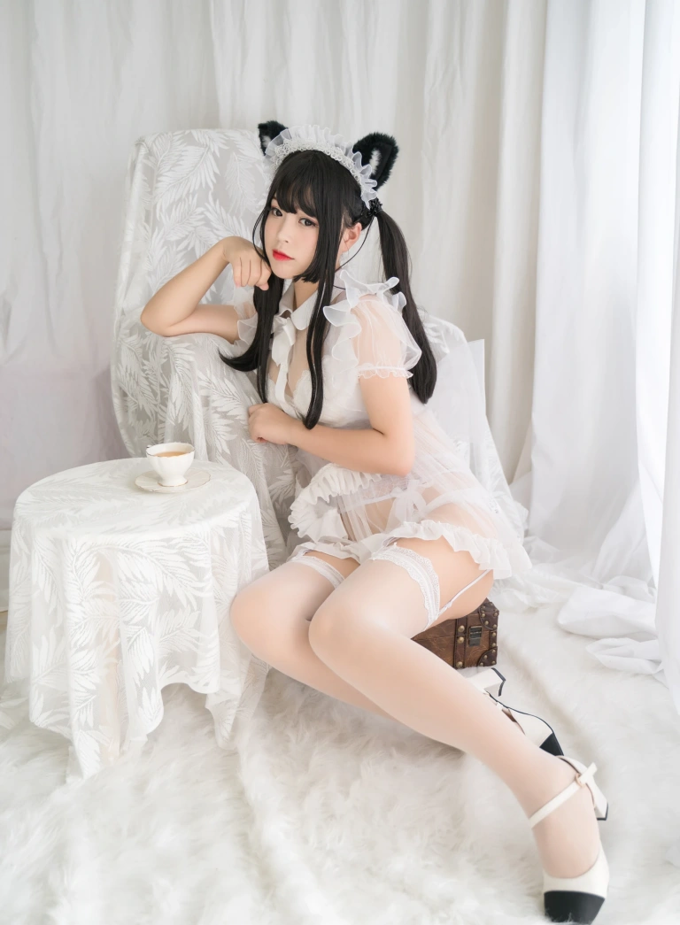 白烨《白猫透明女仆》主题写真：88张全套美图，含8个视频