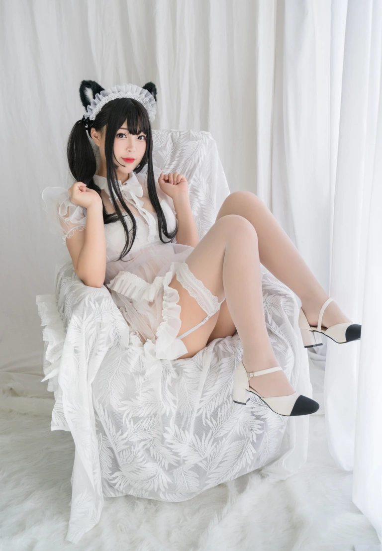 白烨《白猫透明女仆》主题写真：88张全套美图，含8个视频