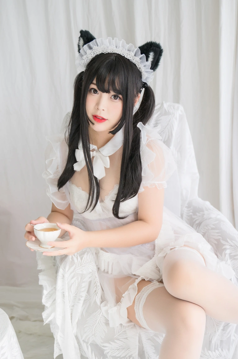 白烨《白猫透明女仆》主题写真：88张全套美图，含8个视频