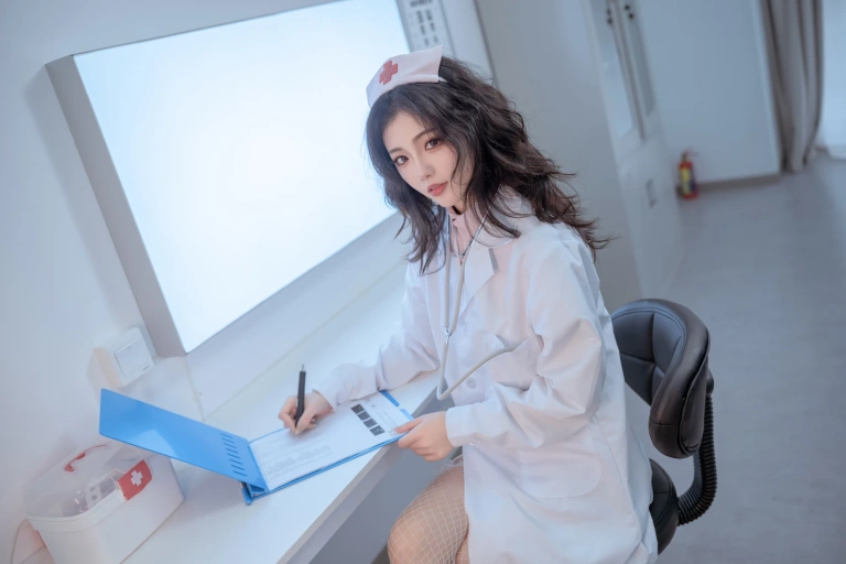 桃良阿宅《诊疗室》主题写真：118张全套美图