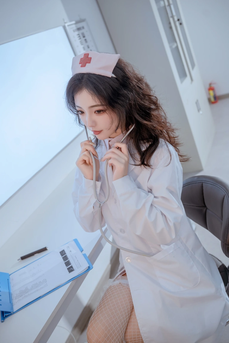 桃良阿宅《诊疗室》主题写真：118张全套美图
