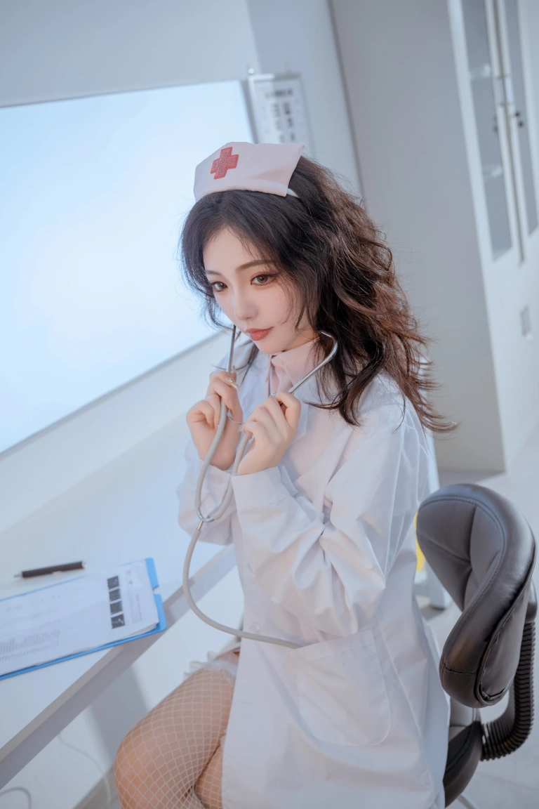 桃良阿宅《诊疗室》主题写真：118张全套美图