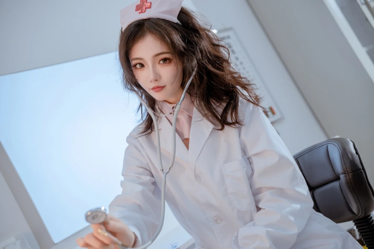 桃良阿宅《诊疗室》主题写真：118张全套美图
