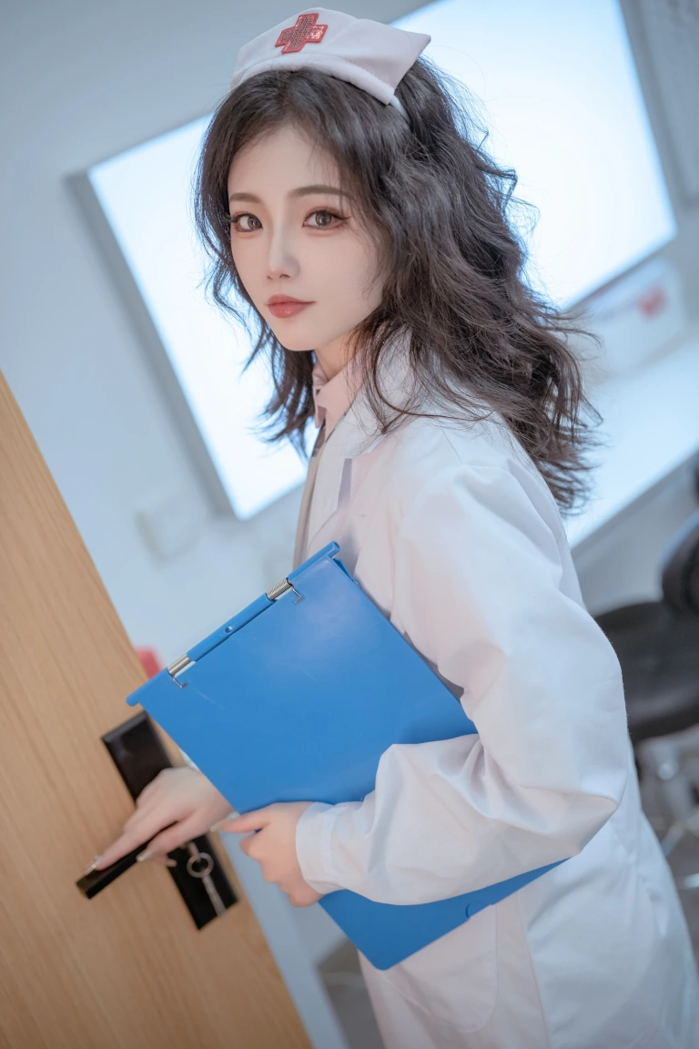 桃良阿宅《诊疗室》主题写真：118张全套美图