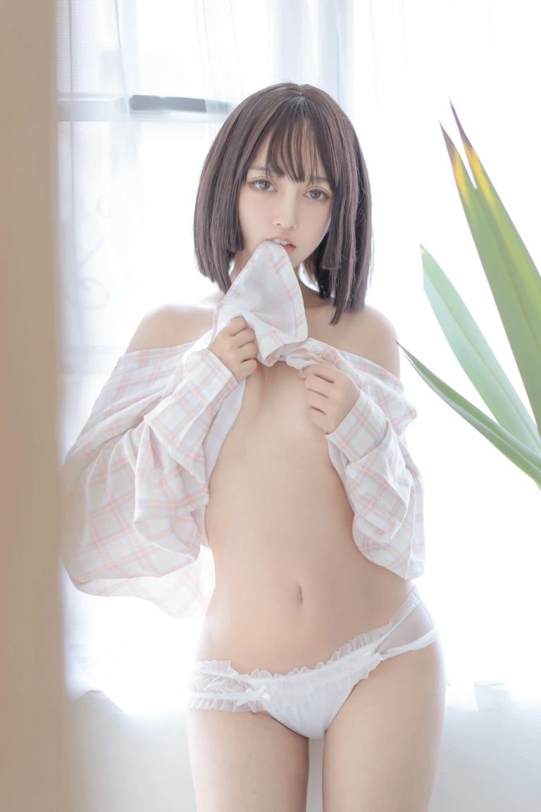 过期米线线喵《背带裤》主题写真：29张全套美图