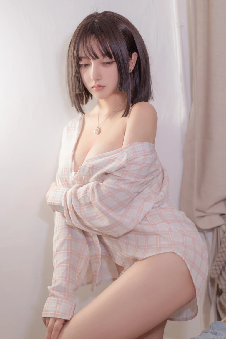 过期米线线喵《背带裤》主题写真：29张全套美图