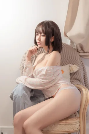 过期米线线喵《背带裤》主题写真：29张全套美图