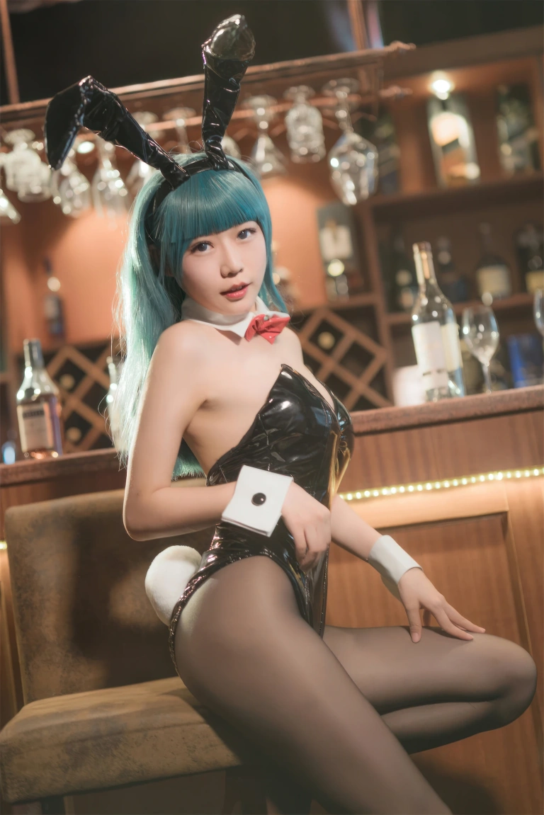香草喵露露《七龙珠 布玛 兔女郎》主题写真：30张全套美图
