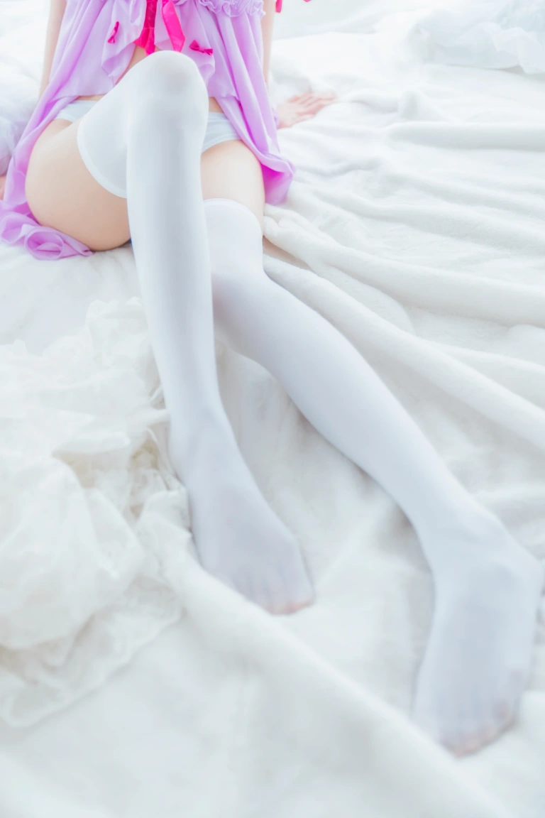 桜桃喵《加藤惠 小睡裙》主题写真：33张全套美图