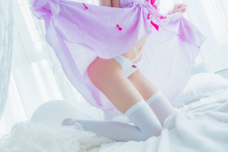 桜桃喵《加藤惠 小睡裙》主题写真：33张全套美图