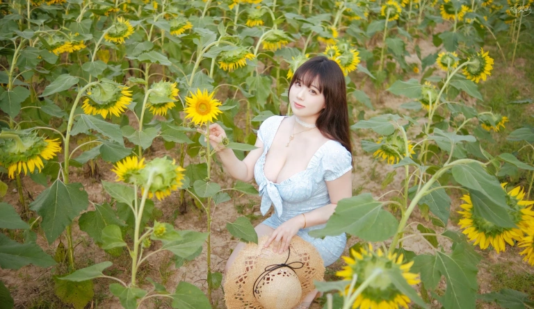 皮皮奶《彼女向日葵》主题写真：35张全套美图