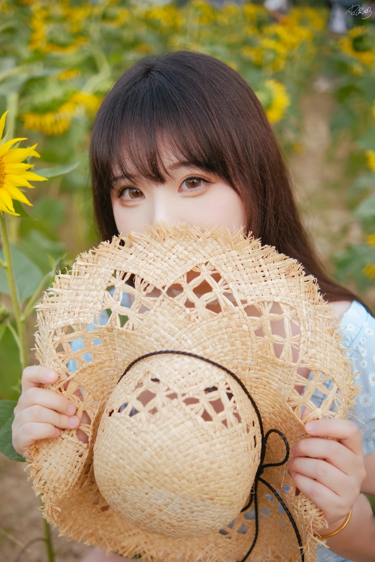 皮皮奶《彼女向日葵》主题写真：35张全套美图