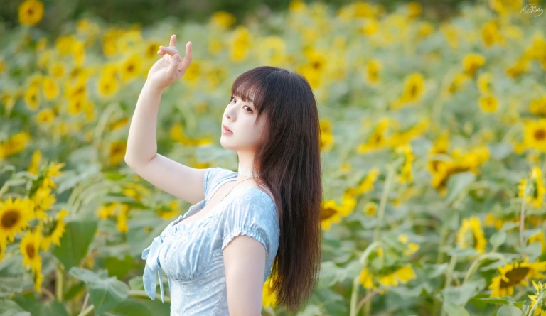 皮皮奶《彼女向日葵》主题写真：35张全套美图