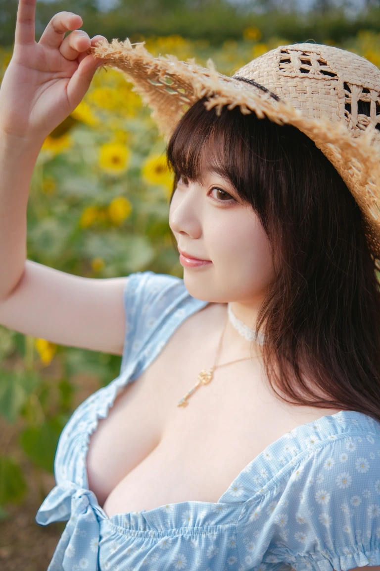 皮皮奶《彼女向日葵》主题写真：35张全套美图