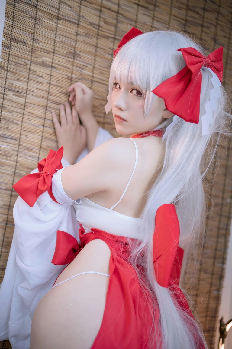 阿半今天很开心《可畏巫女》主题写真：38张全套美图
