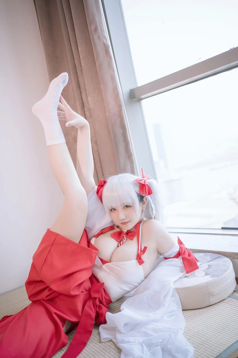 阿半今天很开心《可畏巫女》主题写真：38张全套美图