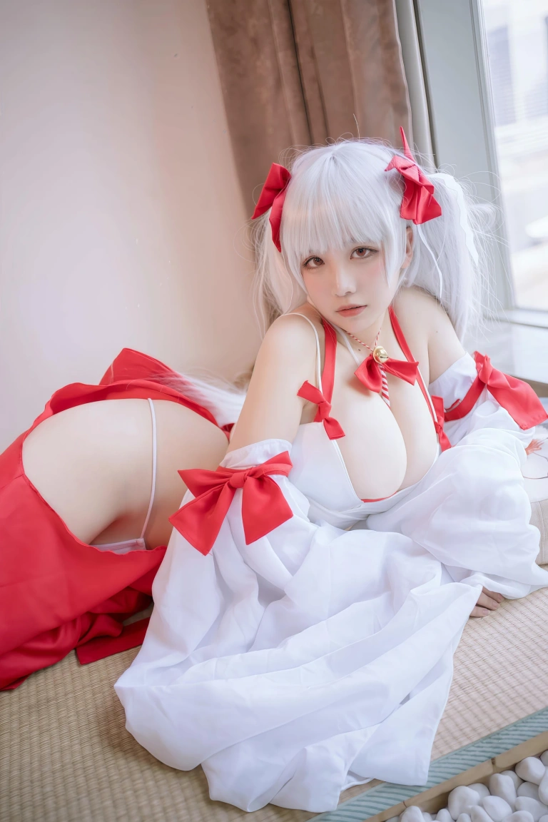 阿半今天很开心《可畏巫女》主题写真：38张全套美图