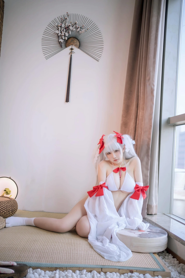 阿半今天很开心《可畏巫女》主题写真：38张全套美图