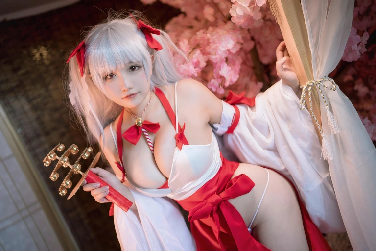 阿半今天很开心《可畏巫女》主题写真：38张全套美图