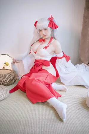 阿半今天很开心《可畏巫女》主题写真：38张全套美图