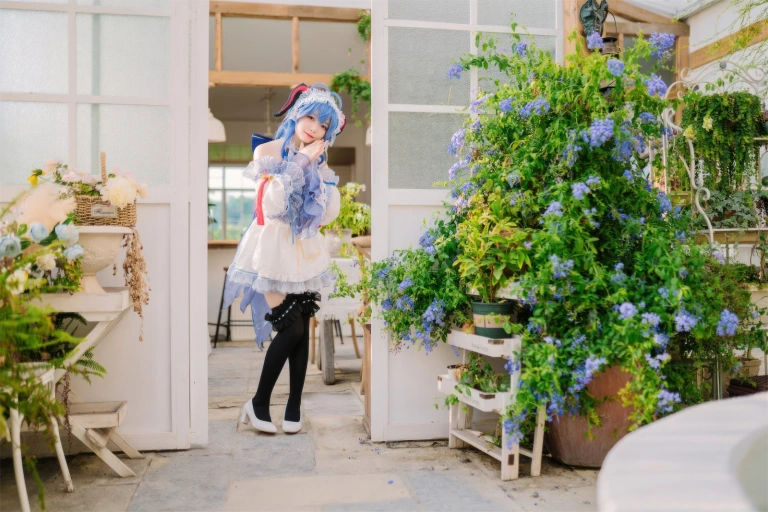 花铃《甘雨女仆》主题写真：41张全套美图