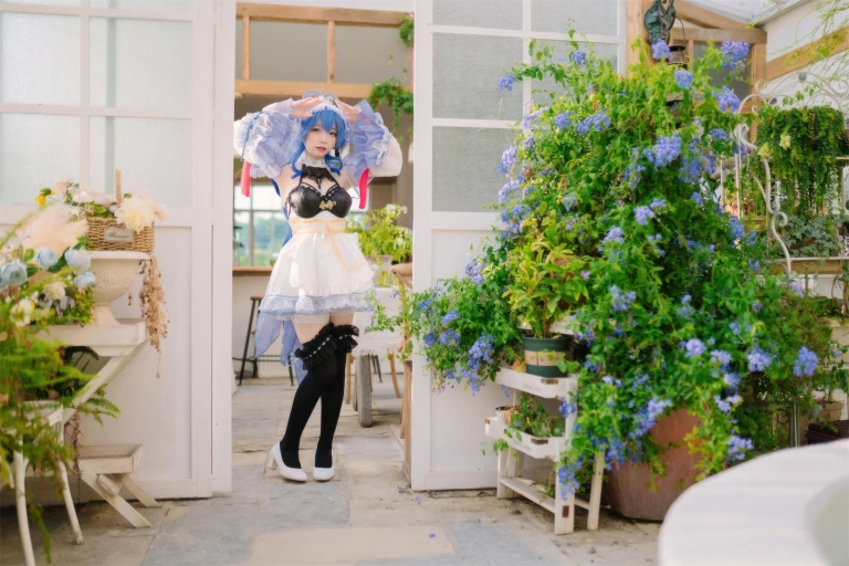 花铃《甘雨女仆》主题写真：41张全套美图