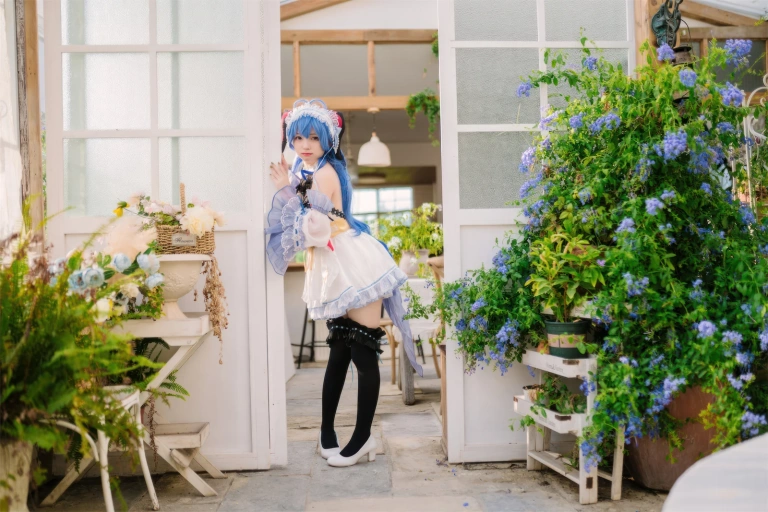 花铃《甘雨女仆》主题写真：41张全套美图