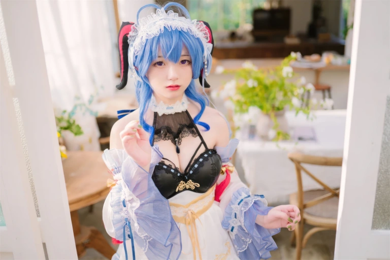 花铃《甘雨女仆》主题写真：41张全套美图