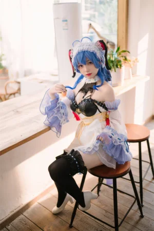 花铃《甘雨女仆》主题写真：41张全套美图