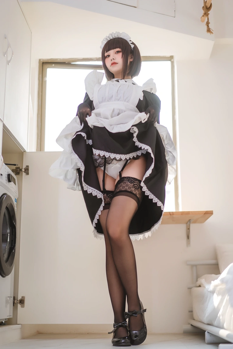 蜜汁猫裘《民宿 女仆》主题写真：50张全套美图