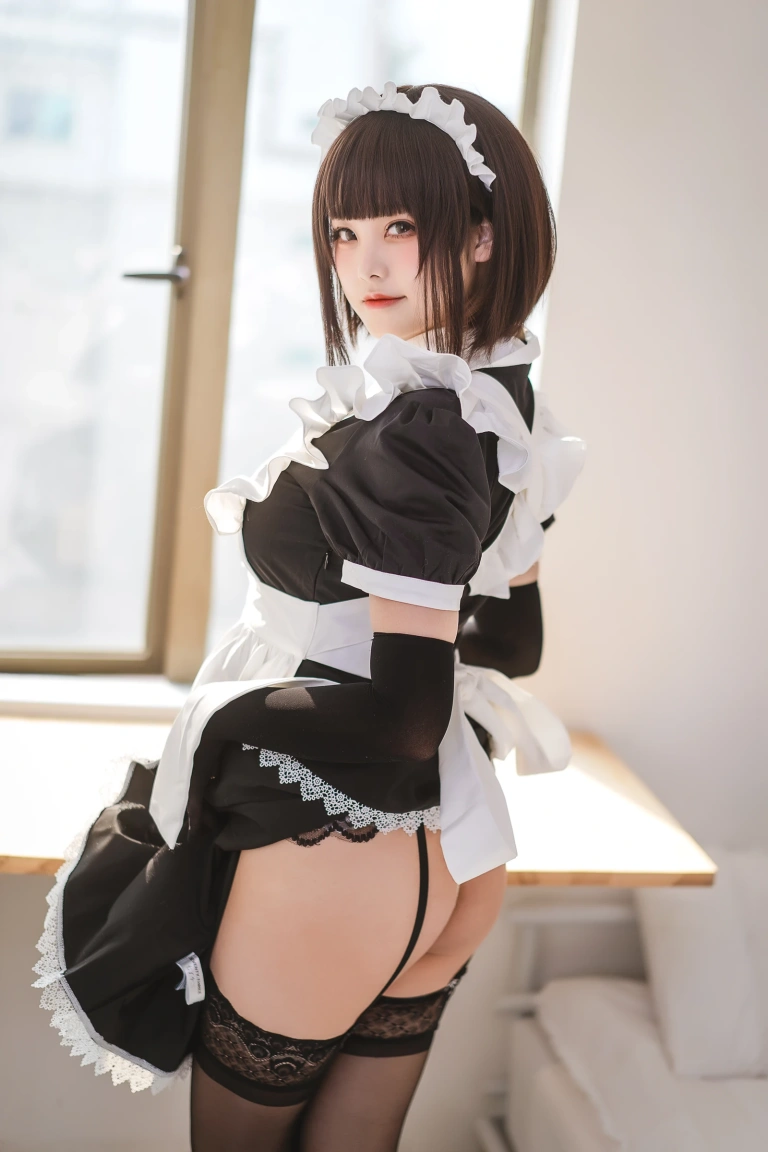 蜜汁猫裘《民宿 女仆》主题写真：50张全套美图