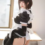 蜜汁猫裘《民宿 女仆》主题写真：50张全套美图