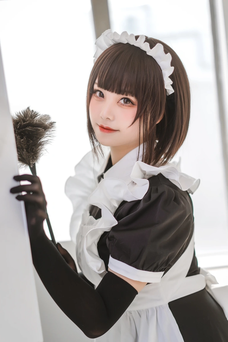 蜜汁猫裘《民宿 女仆》主题写真：50张全套美图