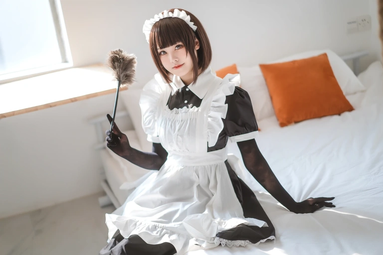 蜜汁猫裘《民宿 女仆》主题写真：50张全套美图
