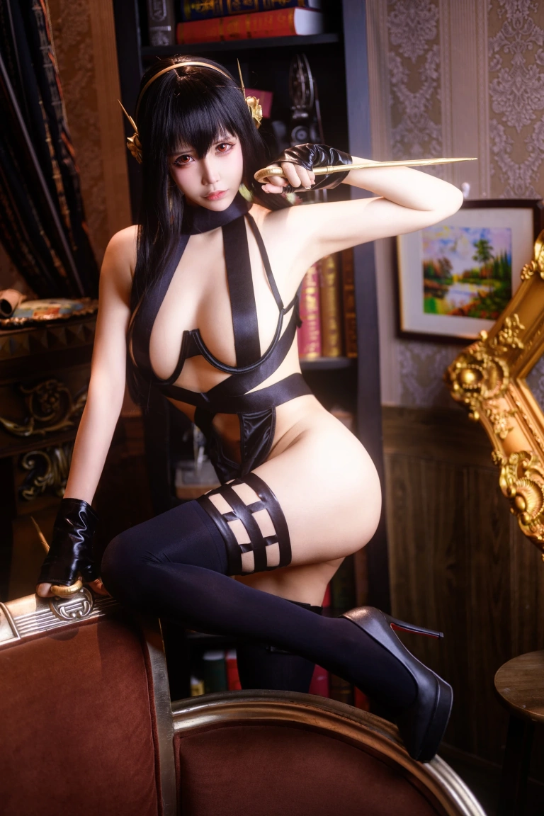抱走莫子《间谍过家家 约尔太太》主题写真：52张全套美图，含18个视频