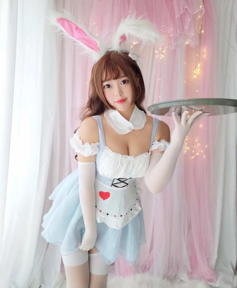 白烨《爱丽丝女仆》主题写真：80张全套美图，含6个视频