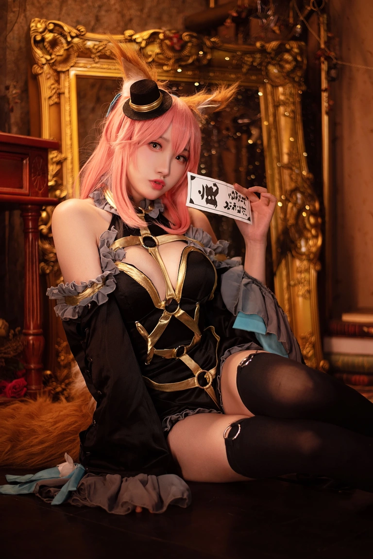 瓜希酱《玉藻前 漆黑魔术服》主题写真：20张全套美图